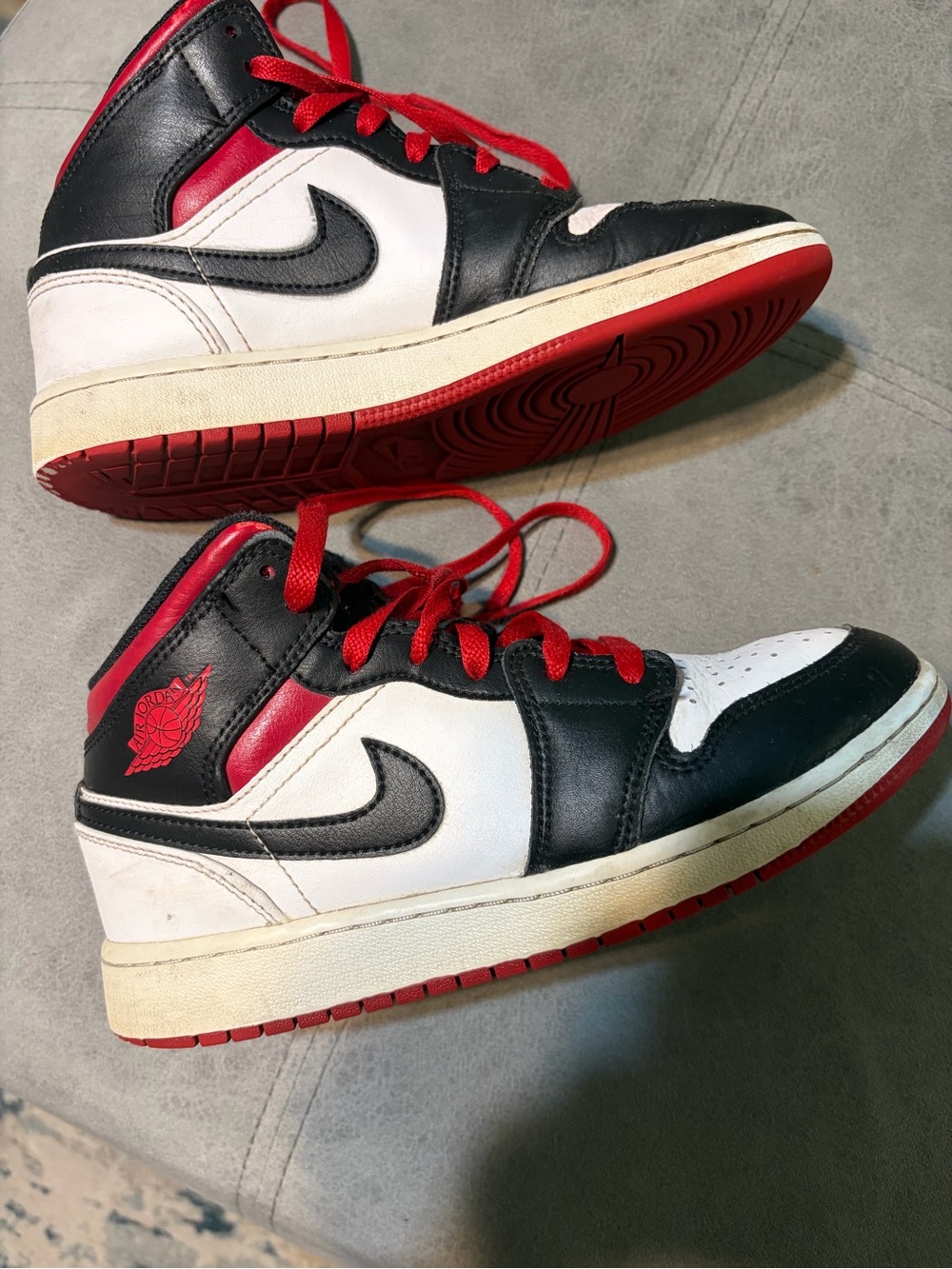 Nike Air Jordan 1 Mid - Black/White/Red
